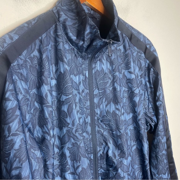 Athleta Sightseer Lace Jacket Ethereal Bloom Cottage Blue Size Medium - Picture 9 of 13